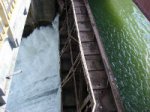 Новосибирская ГЭС проводит плановый сброс плавающей древесины