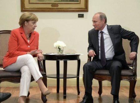 Путин и Меркель считают, что ситуация на Украине "деградирует"