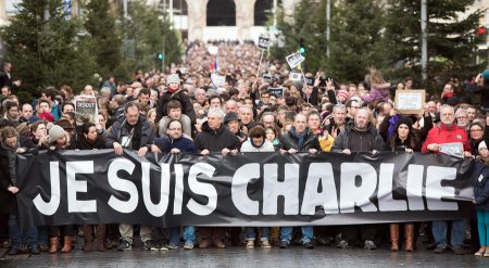 В городах Франции проходят многотысячные шествия в память о жертвах парижск ...