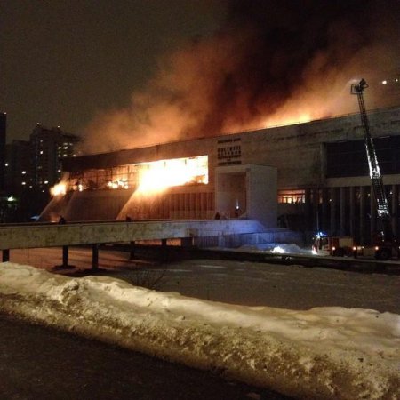 В результате пожара в библиотеке ИНИОН в Москве могли сгореть ценные экземп ...
