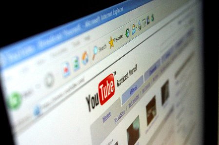 Экстремистское видео на YouTube отследят новые сотрудники Google