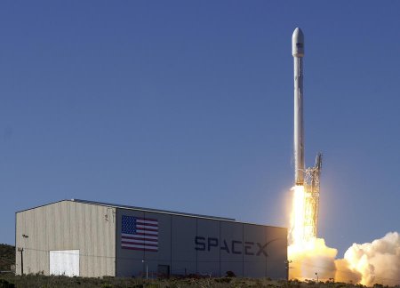 SpaceX отложила запуск научного спутника из-за технических проблем