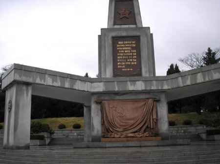 В КНДР почтили память советских воинов, отдавших жизни за освобождение Кореи
