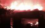 В результате обстрела ВСУ в Макеевке сильный пожар, в жилых домах выбиты ок ...