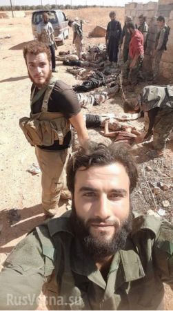 Шокирующие фото: террористы из группировки «Львы Севера» позируют с отрезанными головами террористов ИГИЛ (СТРОГО 18+, впечатлительным людям смотреть не рекомендуется)