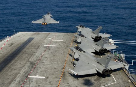 Франция нанесла авиаудар по нефтяному объекту ИГ в Сирии