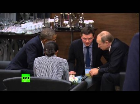 Владимир Путин и Барак Обама общаются в кулуарах саммита G20
