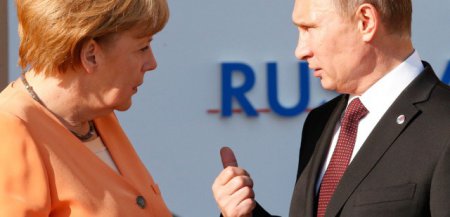 Путин обсудил с Меркель ситуацию в Донбассе