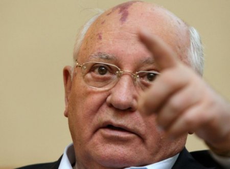 Горбачев: Михалкову не стоит лезть в политику