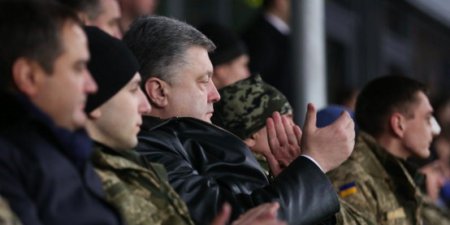 Порошенко освистали на футбольном матче в Киеве