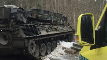 В Норвегии на учениях НАТО в ДТП с танком погиб человек