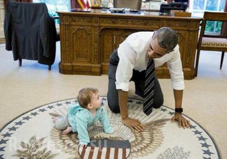 Обама ползал на коврике Белого дома (ФОТО)