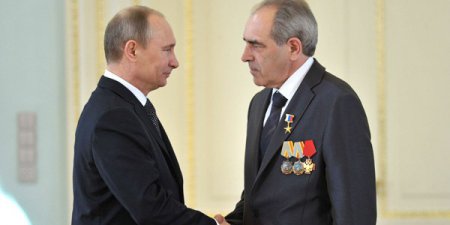 Путин подписал указ о присвоении пяти россиянам звания Героя Труда