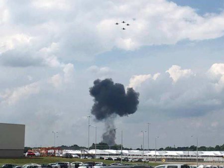 Истребители двух пилотажных групп разбились за один день в США