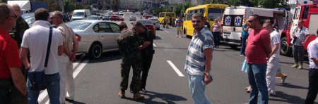 В Киеве протестующие заблокировали движение по Крещатику