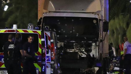 В Ницце совершен теракт, погибли не менее 80 человек 18+