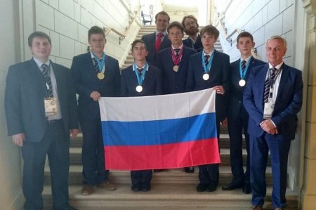 Школьники из России завоевали четыре «золота» на Всемирной олимпиаде по физ ...