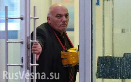 МОЛНИЯ: Захватчик банка в Москве сдался полиции