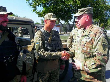 Командующий армией США в Европе посетил прифронтовую зону в Донбассе