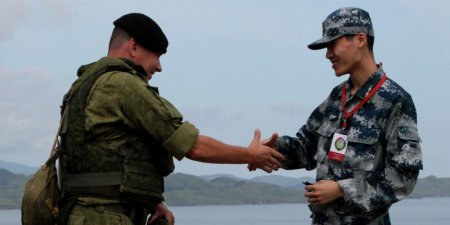 Китай и Россия начинают военные учения в спорных водах Южно-Китайского моря
