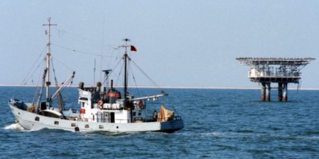 При задержании судна из КНДР в Приморье пострадали два пограничника