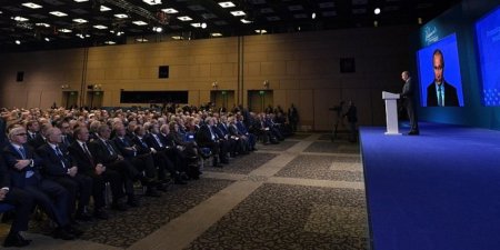 Путин выступил на международном форуме 