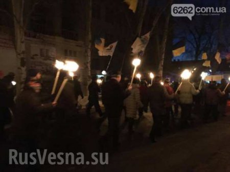Факельное шествие в Славянске: кучка коллаборационистов и заезжие русофобы (ФОТО, ВИДЕО)