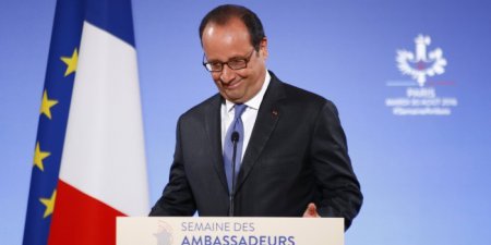 Олланд призвал дать ответ Трампу на попытки подорвать Евросоюз