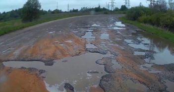 Омелян: 95% украинских дорог в непригодном состоянии