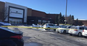 В Канаде над торговым центром столкнулись два самолета
