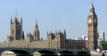 Возле британского парламента открыли стрельбу – СМИ