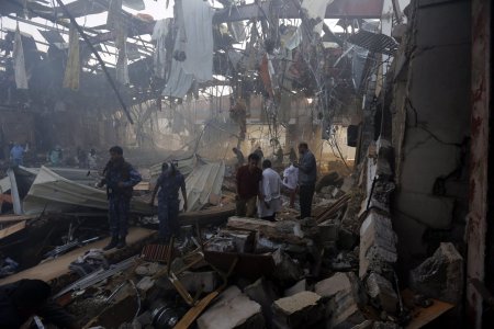 В Йемене при бомбардировке одного из рынков погибли десятки мирных жителей