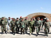 Начальник Генштаба ВС САР Али Айюб посетил авиабазу Шайрат в провинции Хомс ...