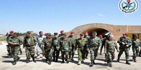 Начальник Генштаба ВС САР Али Айюб посетил авиабазу Шайрат в провинции Хомс - Военный Обозреватель
