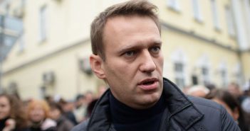 Навальный отказался исполнять решение суда по иску Усманова