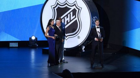 Россиянин Бобровский признан лучшим вратарем сезона в НХЛ (ФОТО)