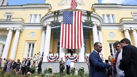 Москва предложила США сократить число дипломатов в России. Россия лишила США посольской дачи в Серебряном Бору
