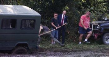 Автомобиль Мацеревича застрял в грязи