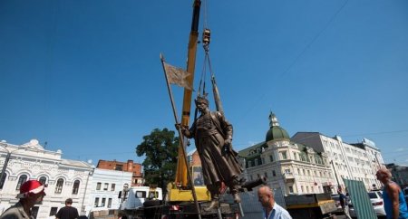 В Харькове установили памятник Ивану Сирко