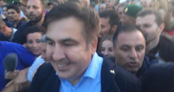 Сторонники Саакашвили вывели его на территорию Украины
