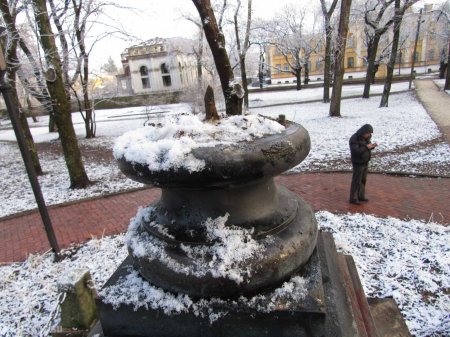 Это Украина: в Чернигове украли бюст Пушкина (ФОТО)