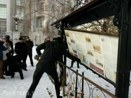 Неонацисты попытались поджечь православный монастырь в Киеве (+ФОТО, ВИДЕО)