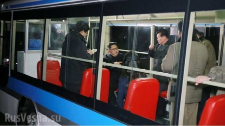 Ким Чен Ын прокатился в троллейбусе (ФОТО, ВИДЕО)