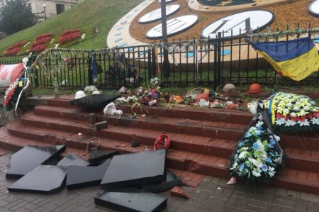 Выпущенный на свободу обвиняемый в разрушении памятника Небесной сотне избит на выходе из Лукьяновского СИЗО