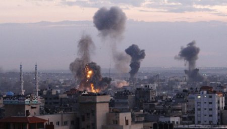 Двое человек погибли в результате бомбежек Газы