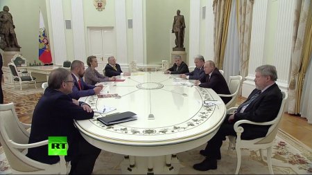 Путин встречается с кандидатами в президенты России