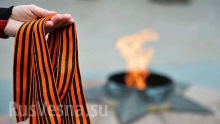 В Одессе неонацисты сожгли георгиевскую ленту (ФОТО, ВИДЕО)