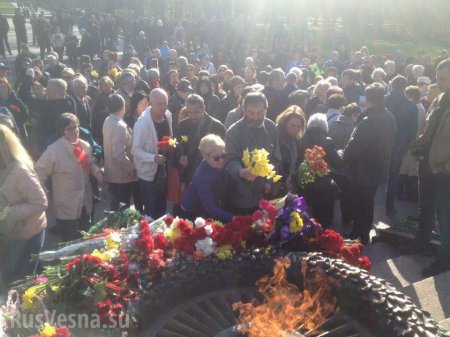 В Одессе неонацисты сожгли георгиевскую ленту (ФОТО, ВИДЕО)