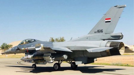 ВВС Ирака показали уничтожение позиций ИГ на востоке Сирии