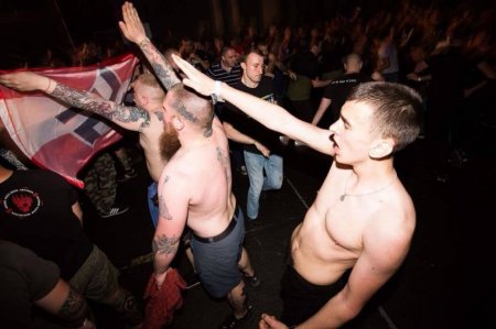 В киевском клубе прошел концерт, на который собрались люди со свастикой и с нацистскими тату